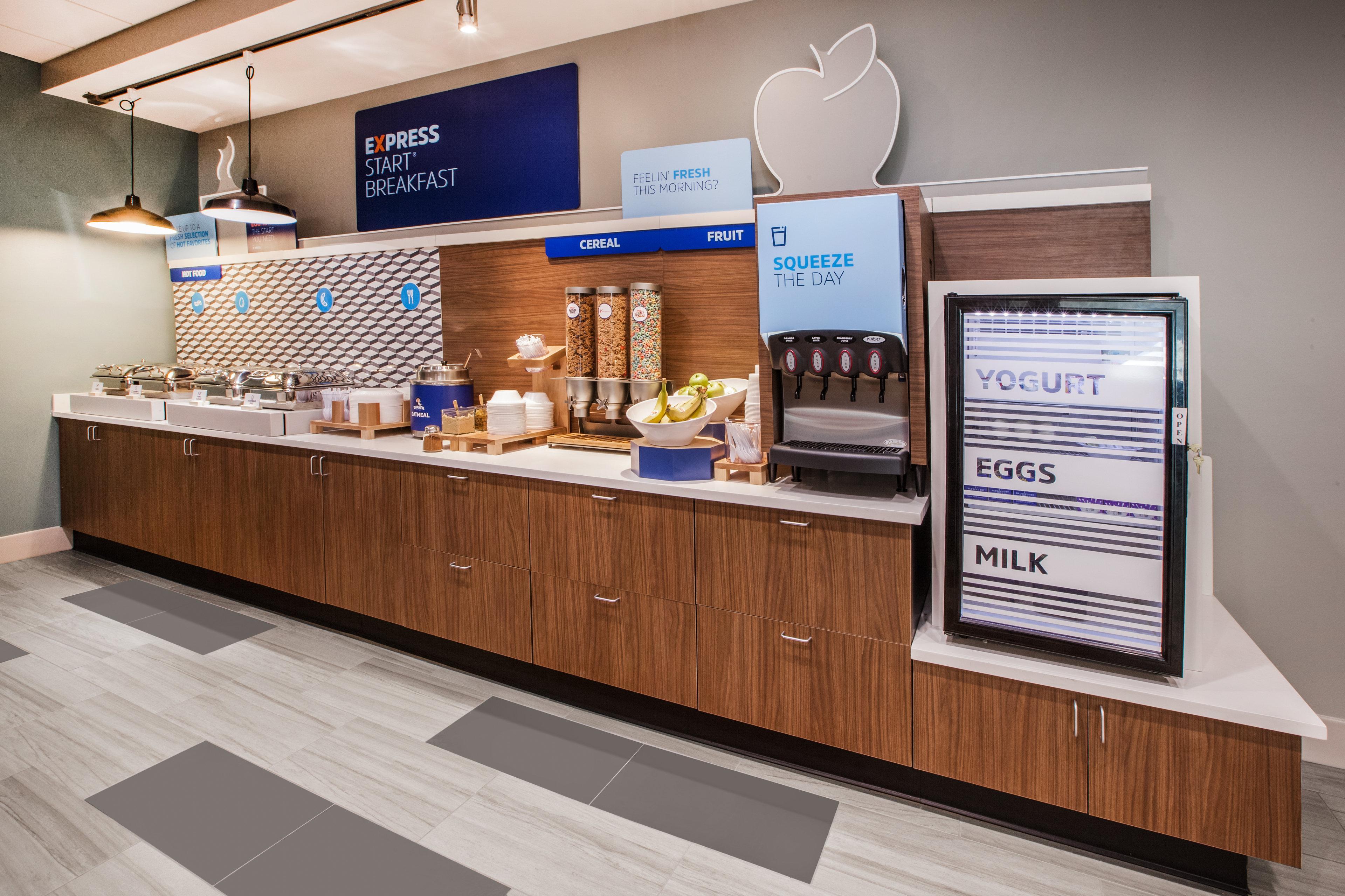 Holiday Inn Express & Suites - Detroit North - Roseville By Ihg Екстериор снимка