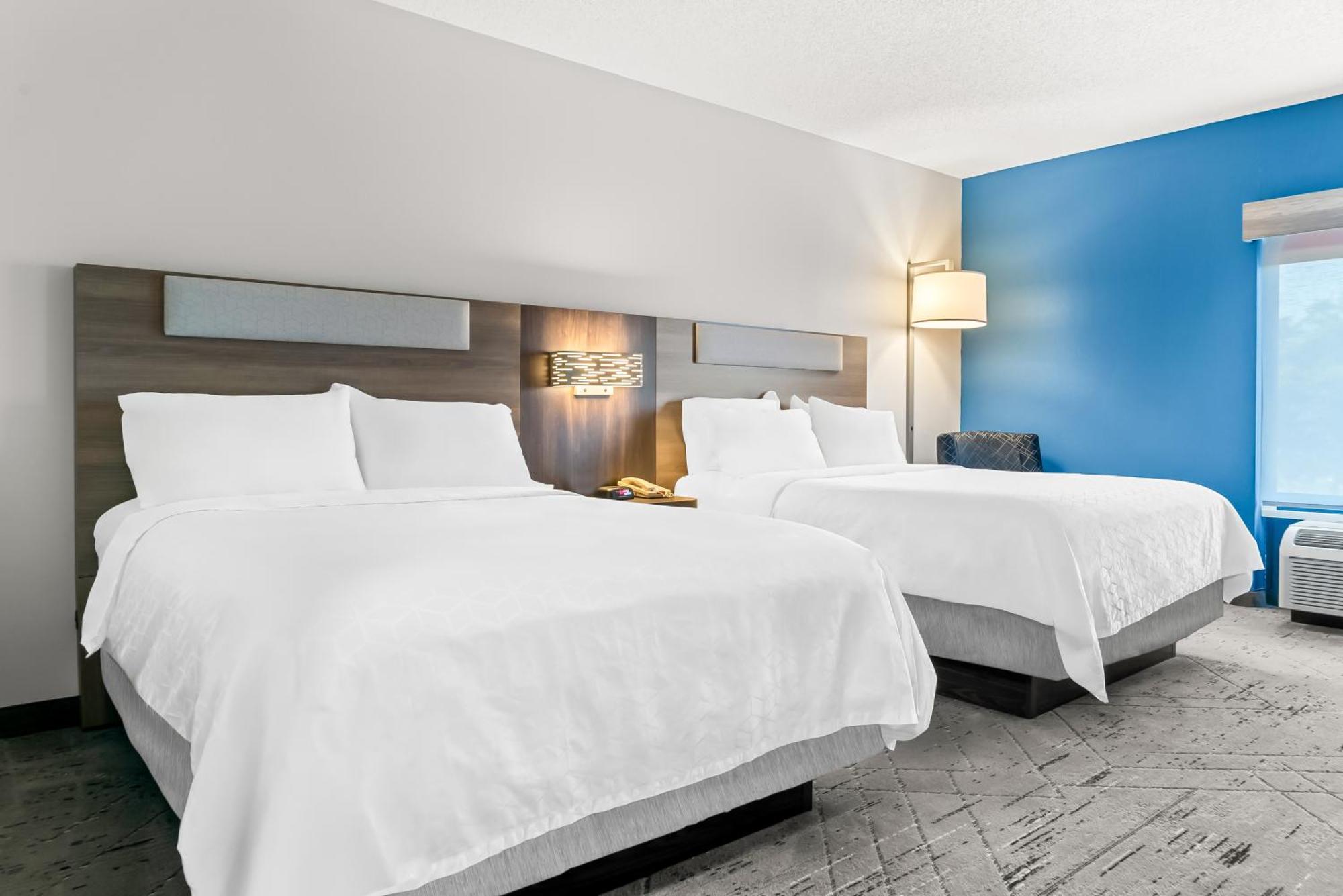 Holiday Inn Express & Suites - Detroit North - Roseville By Ihg Екстериор снимка